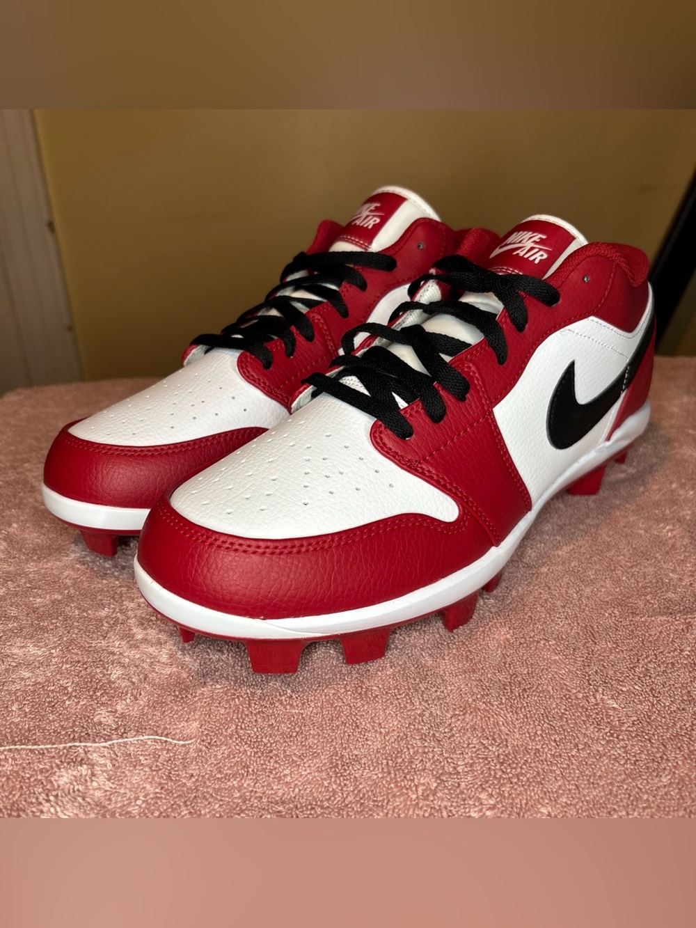 Air Jordan 1 Retro MCS Low Chicago Red White Black Baseball Cleats Size 11 BRED